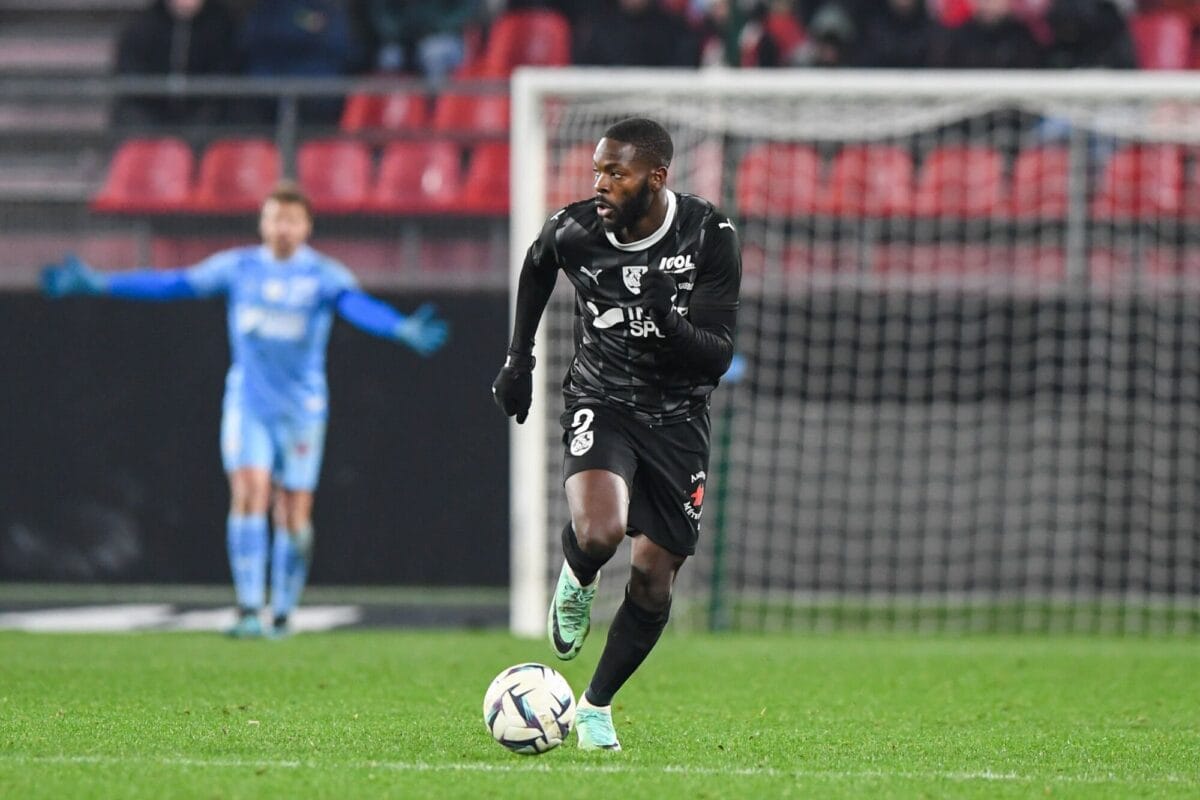 Amiens SC : Louis Mafouta, « un joueur très précieux », « récompensé » de ses efforts Louis Mafouta Amiens SC