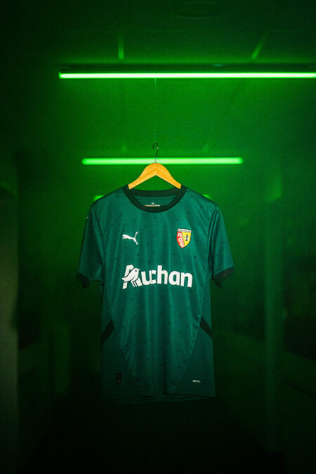 Le RC Lens officialise son maillot extérieur pour la saison 2024/25 Maillot extérieur Lens