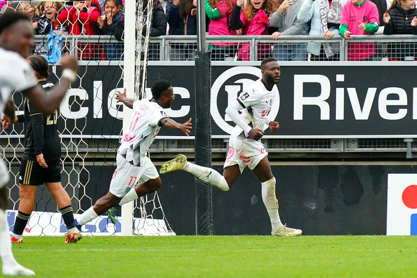 Amiens SC Pau Josué Chibozo