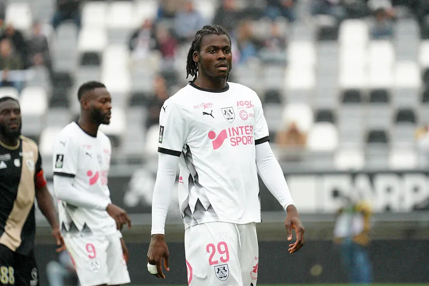 Amiens Paris FC Frank Boya