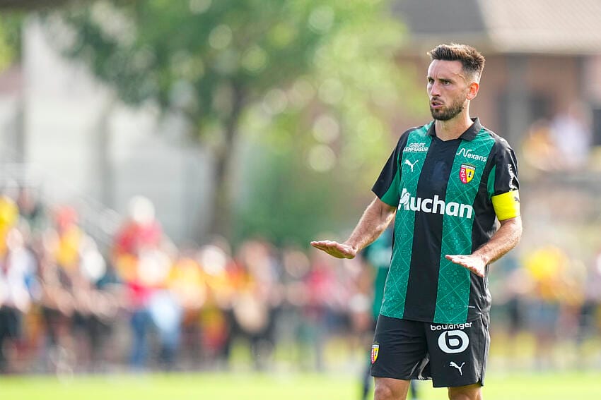 RC Lens : Même si l’OL « a perdu beaucoup de joueurs », Adrien Thomasson s’attend « à une grosse opposition » RC Lens Adrien Thomasson OL