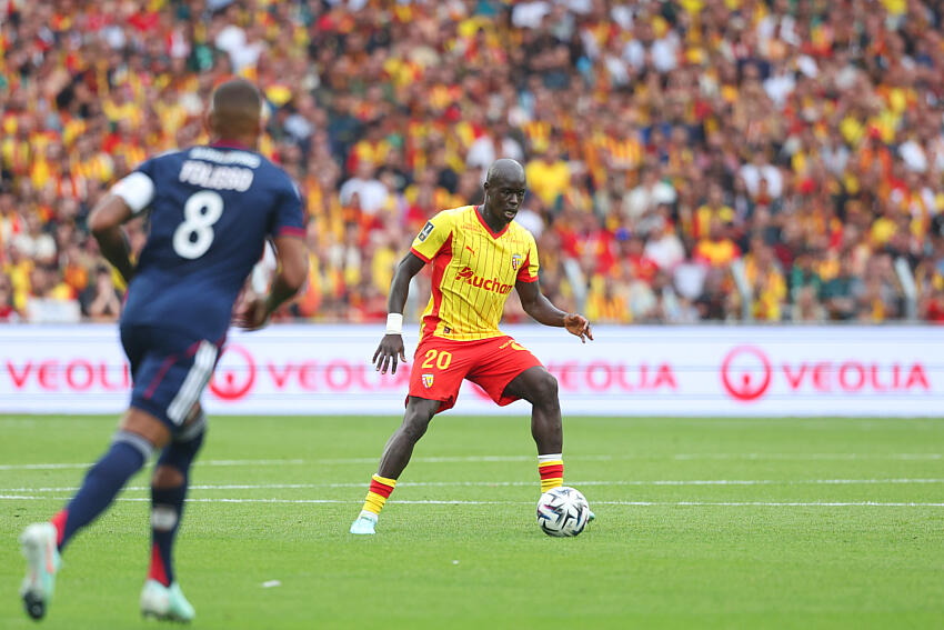 RC Lens : Malang Sarr « ressort frustré » du match face à l’OL RC Lens Malang Sarr