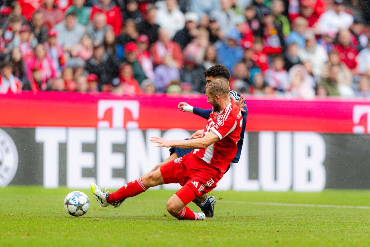 Konrad Laimer Bayern Munich OL RC Lens