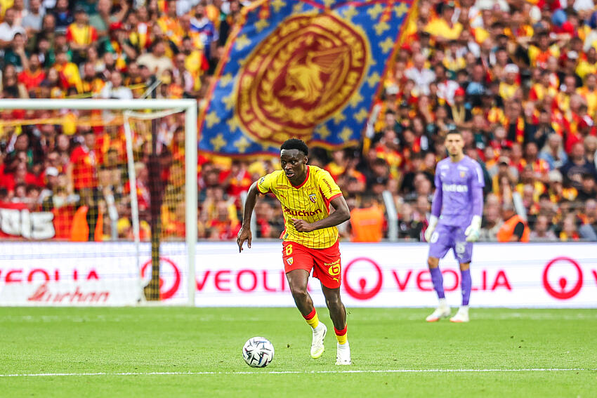 RC Lens : Pierre Sage à la rescousse de Samson Baidoo après sa prestation face à l’OL Samson Baidoo