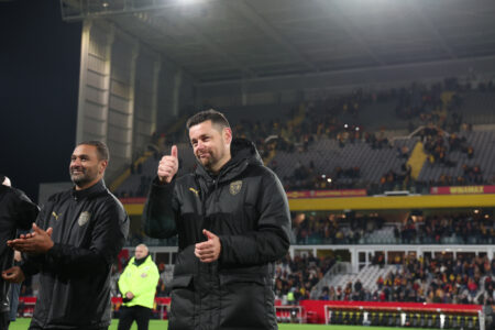 RC Lens : « Le mercato a été bien mené », Pierre Sage savoure l’apport des recrues Pierre Sage RC Lens