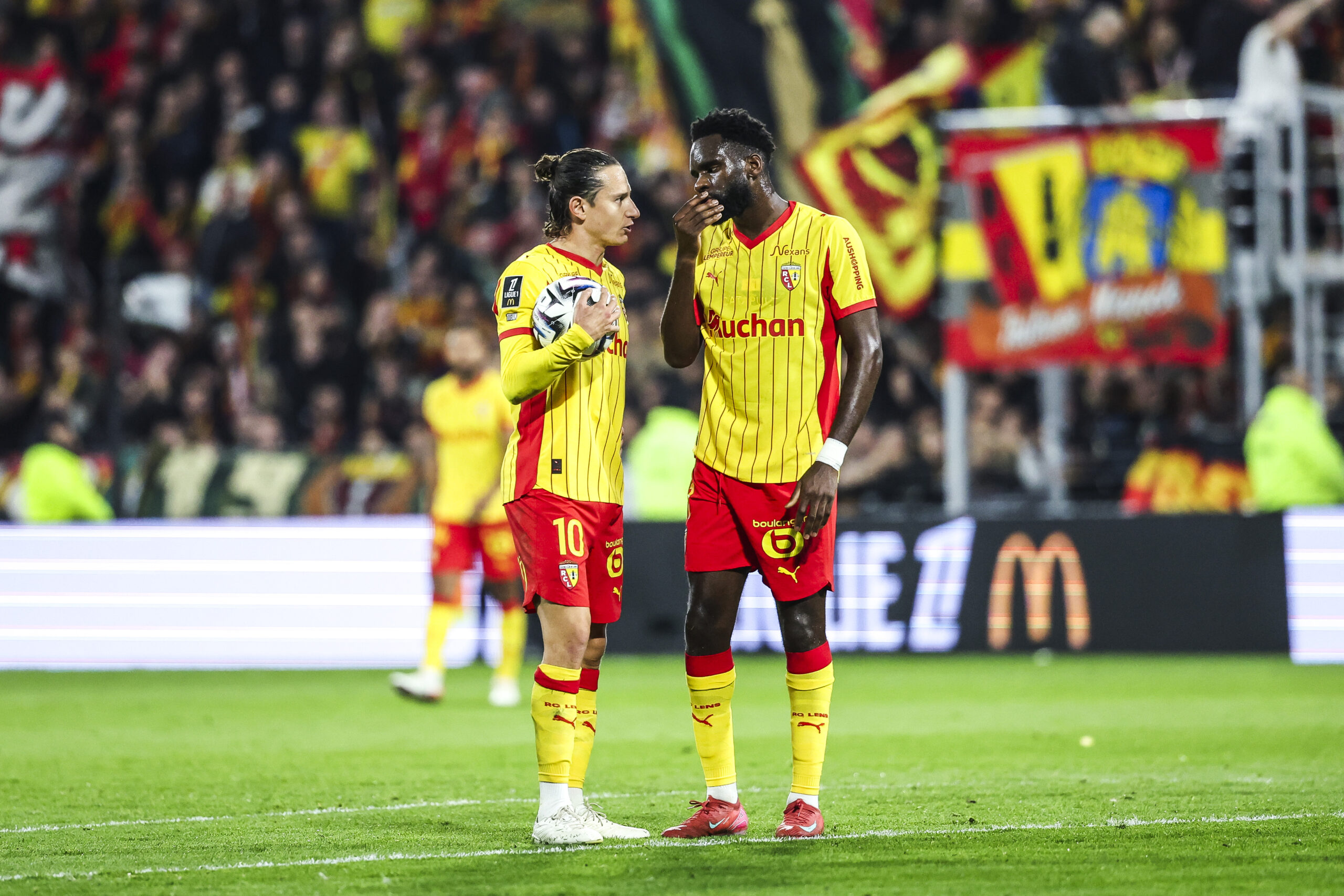 « Comment le RC Lens peut accepter ça ? », Florian Thauvin tancé par Jérôme Rothen Florian Thauvin RC Lens