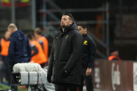 FC Metz – RC Lens : « J’ai trouvé cette ambiance atroce », Pierre Sage irrité par les trois interruptions Pierre Sage RC Lens