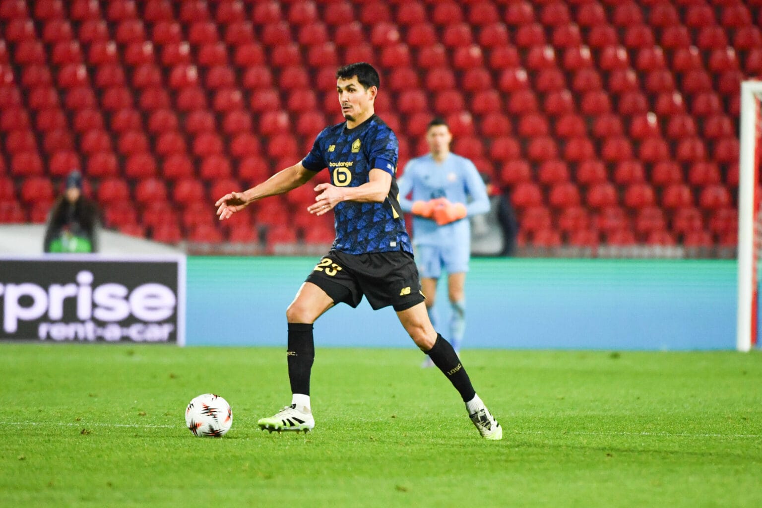 LOSC : « Beaucoup plus apaisé », pourquoi Aïssa Mandi renaît cette saison ? Aïssa Mandi LOSC