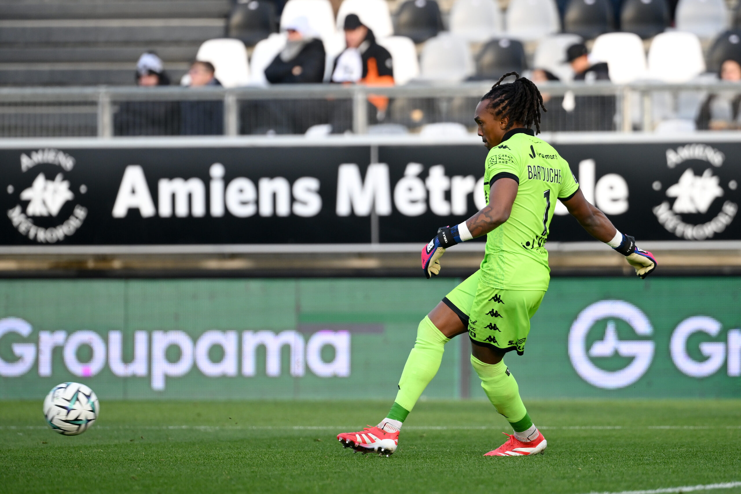 « Beaucoup de dégoût », Teddy Bartouche-Selbonne réagit après les cris racistes subis à Amiens