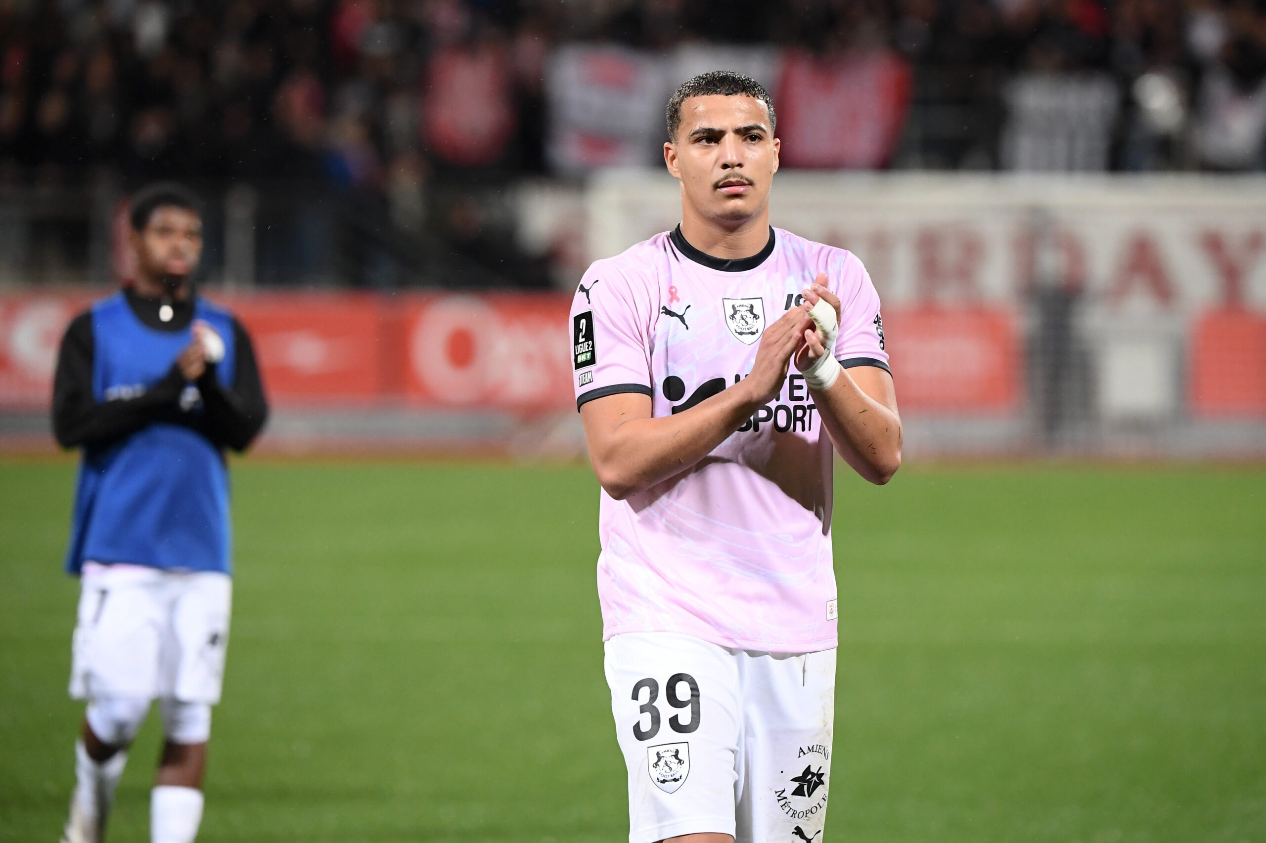 « Heureux et au service du collectif », Amine Chabane ne se voit pas quitter l’Amiens SC Amine Chabane Amiens SC