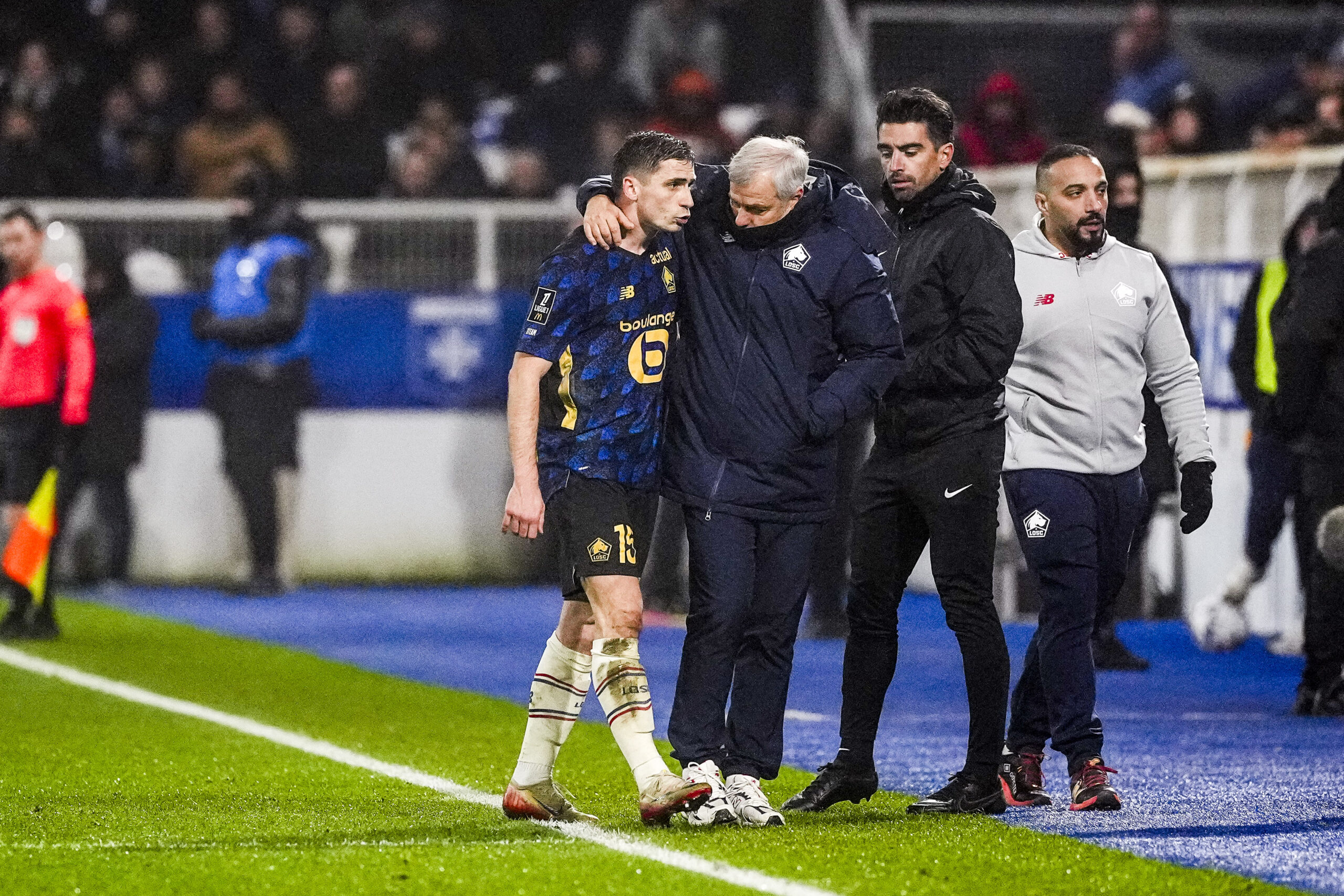 LOSC : vers un casse tête défensif pour Bruno Genesio – le point disciplinaire LOSC Bruno Genesio Romain Perraud