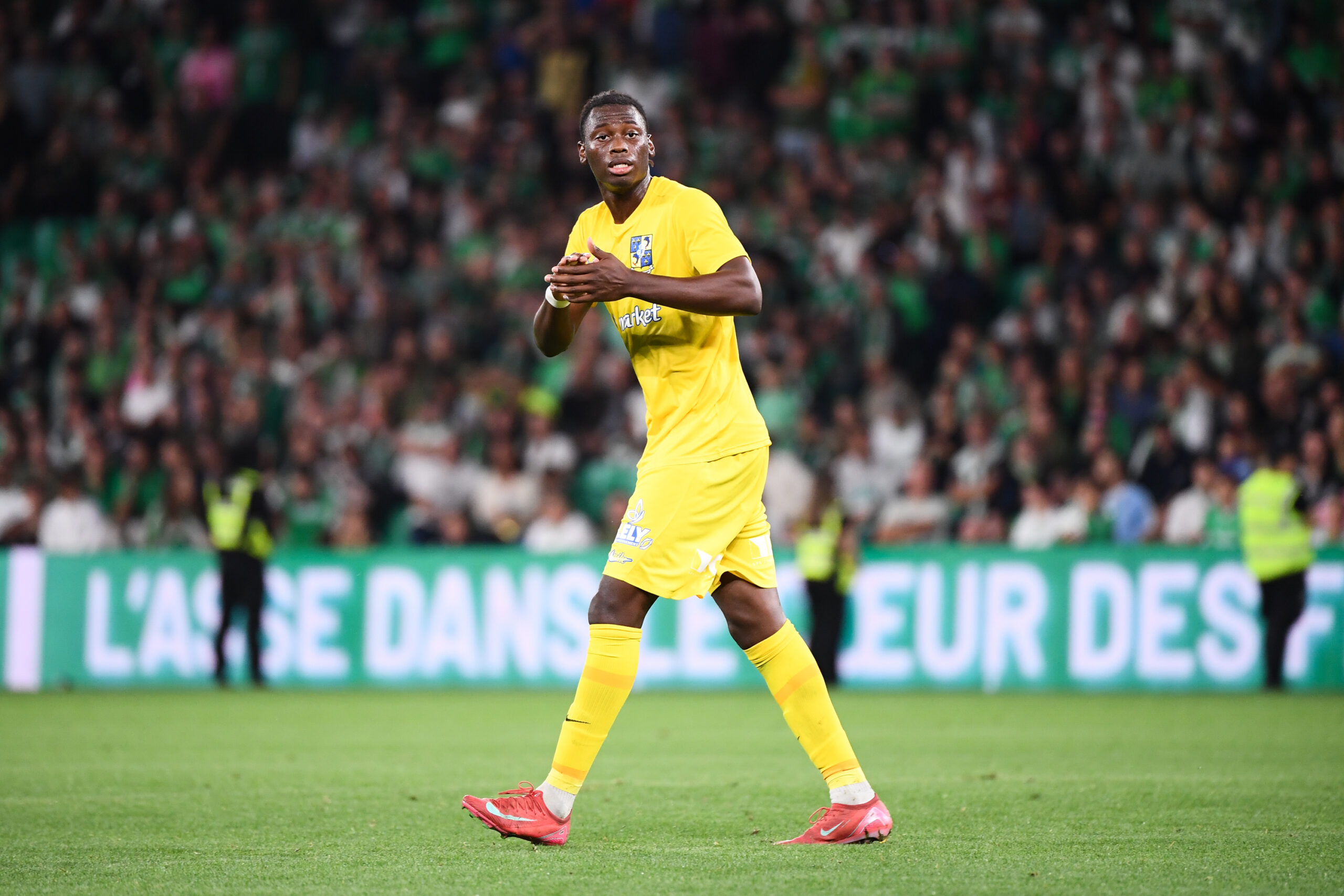 Mercato : le GF38 va perdre un de ses meilleurs buteurs avant d’affronter l’Amiens SC GF38 Nesta Elphege