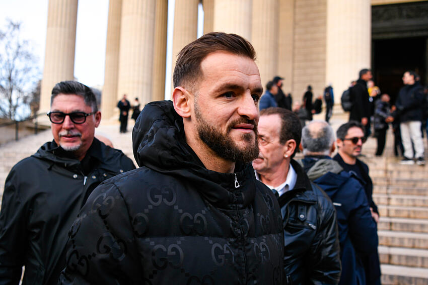 RC Lens : « Je n’en suis qu’au vélo, j’en ai un peu marre », la convalescence de Jonathan Gradit « avance dans le bon sens »