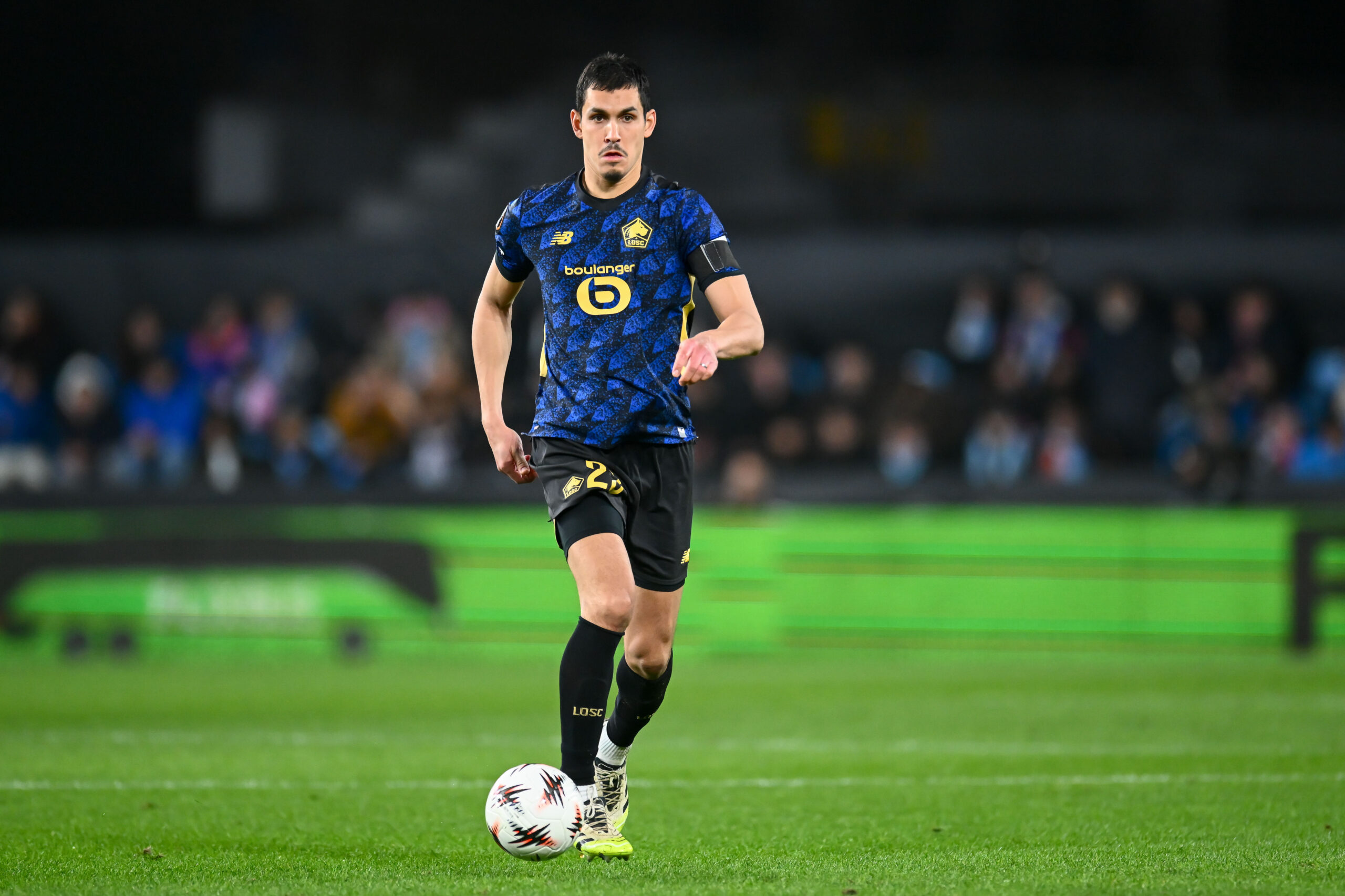 « Il ne faudra pas compter sur nous pour lâcher », Aissa Mandi avant LOSC – Fribourg Aissa Mandi LOSC