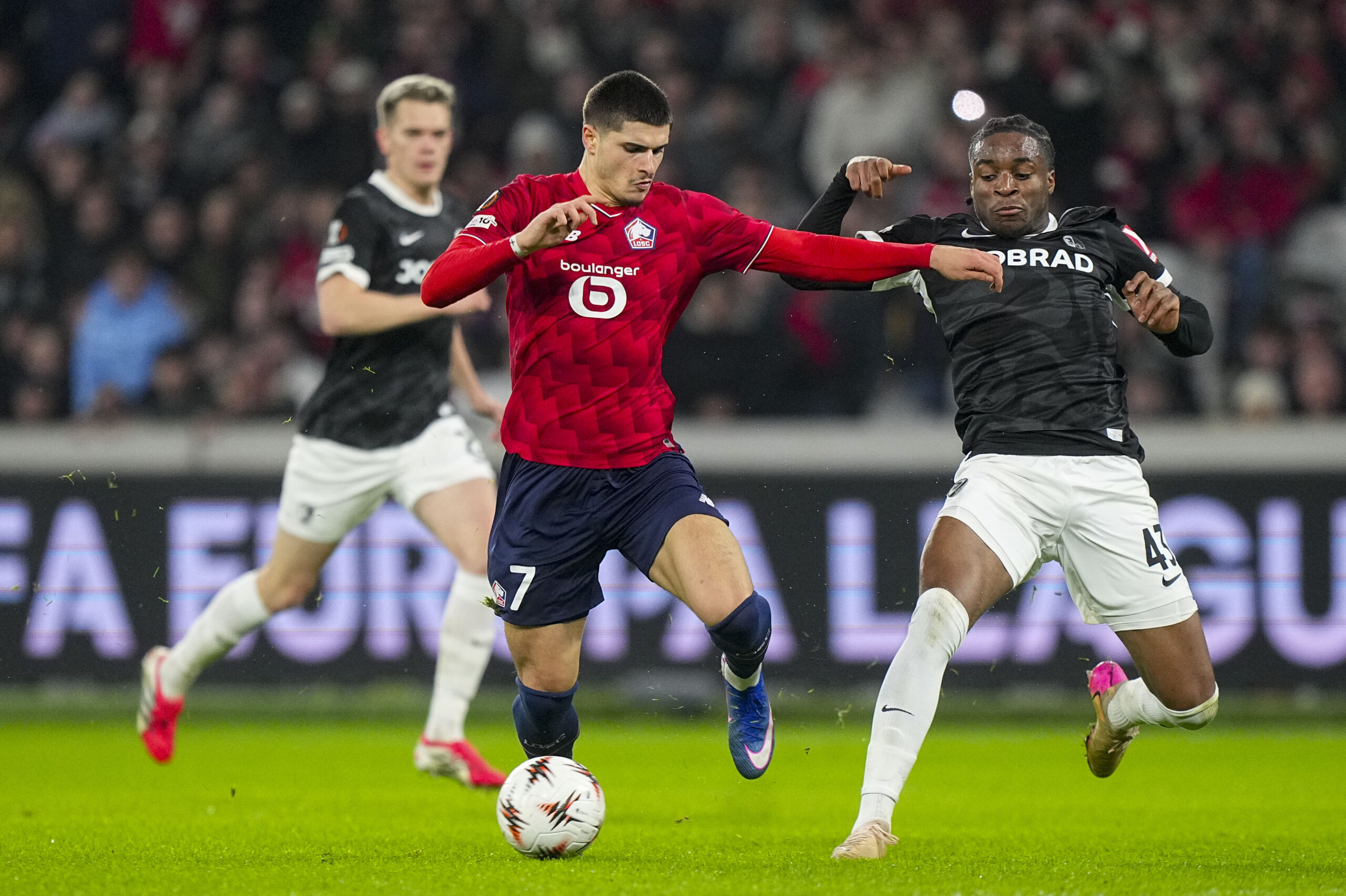 Au forceps, le LOSC fait tomber Fribourg et sera en barrages de Ligue Europa LOSC Matias Fernandez-Pardo