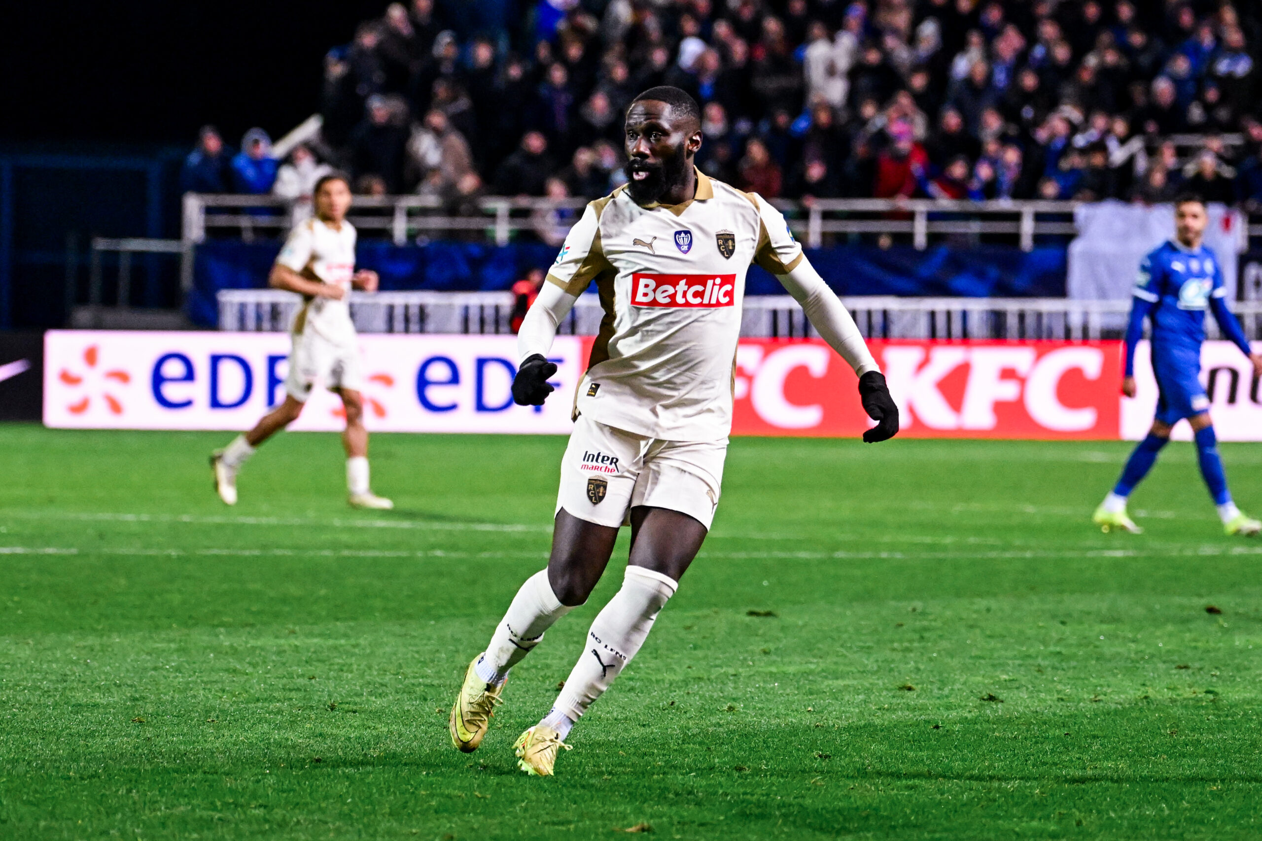 Paris FC – RC Lens : Masuaku pour remplacer Baidoo ? Les compositions probables Arthur Masuaku RC Lens