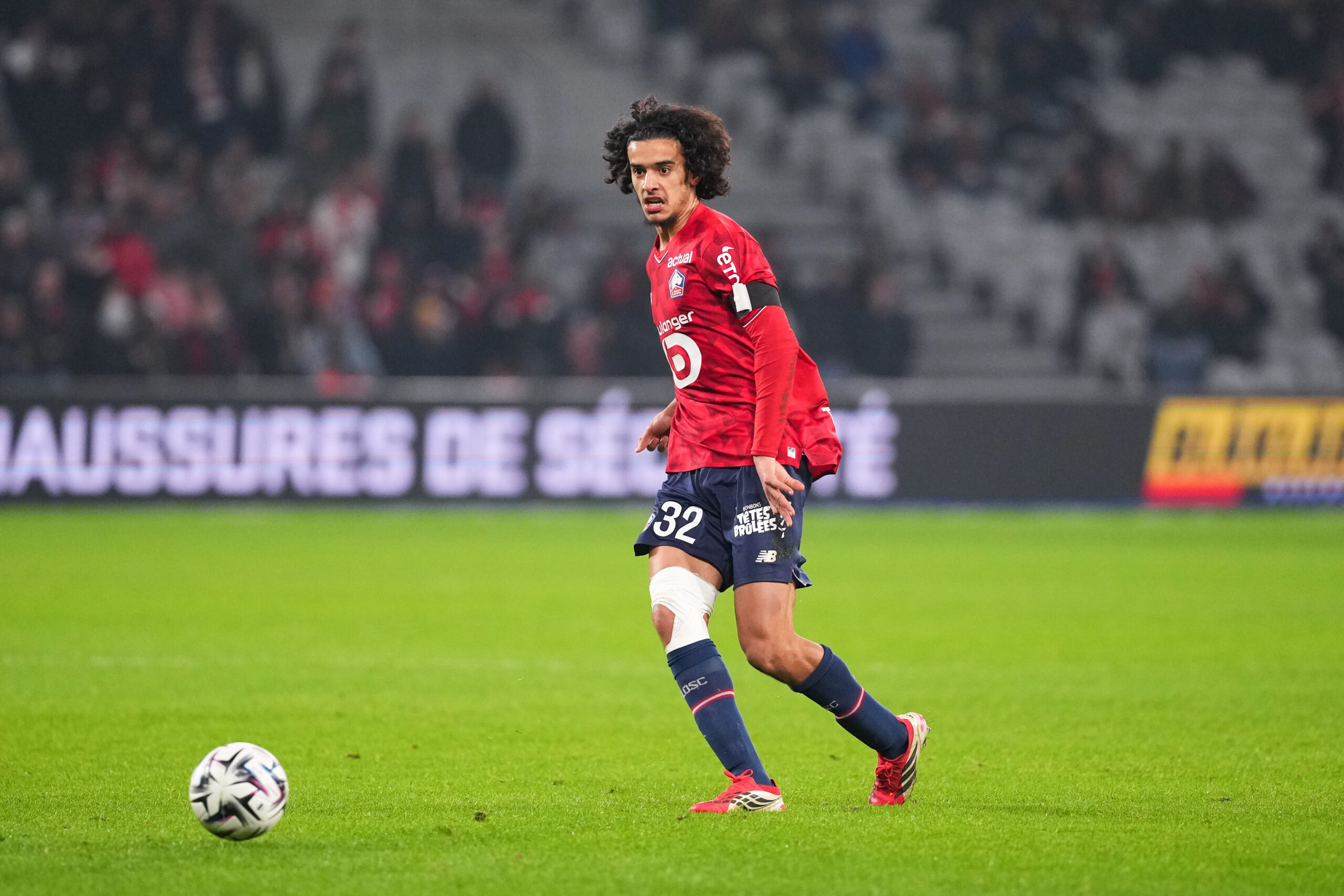 LOSC : pourquoi Bruno Genesio a aligné Ayyoub Bouaddi latéral droit contre le Stade Brestois ? Ayyoub Bouaddi LOSC